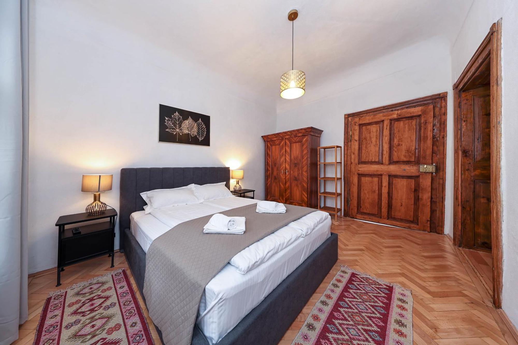 Hirscher Apartments Braşov Buitenkant foto