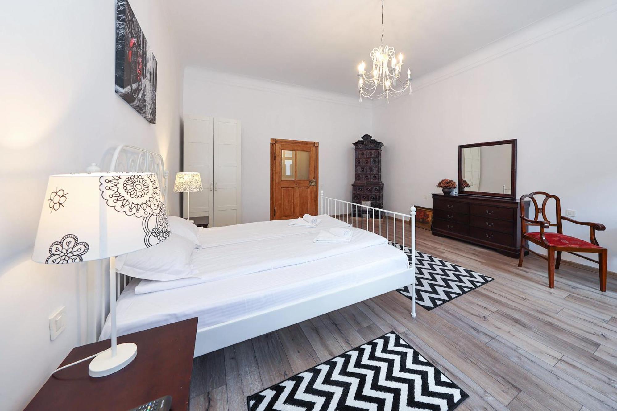 Hirscher Apartments Braşov Buitenkant foto