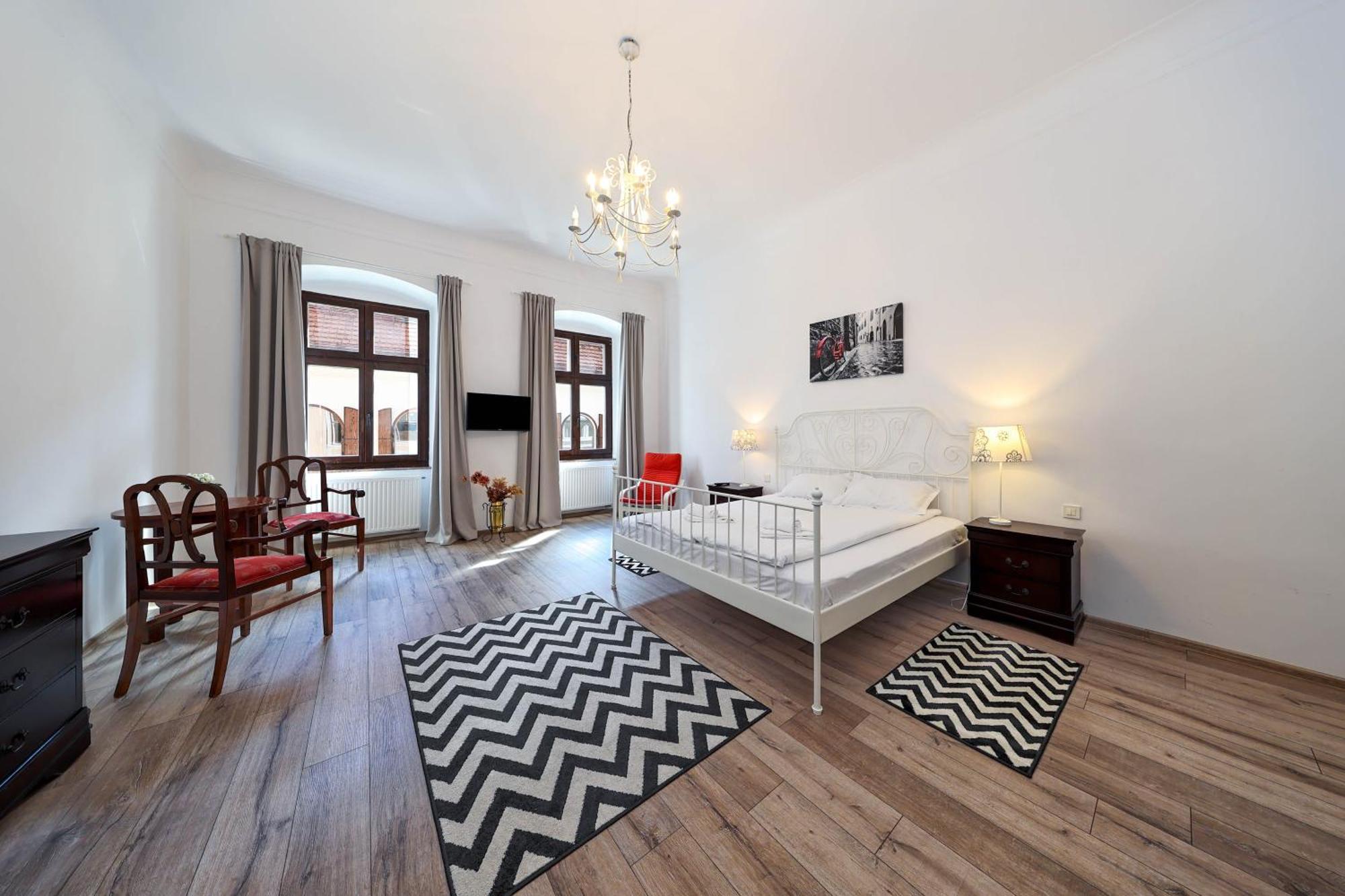 Hirscher Apartments Braşov Buitenkant foto