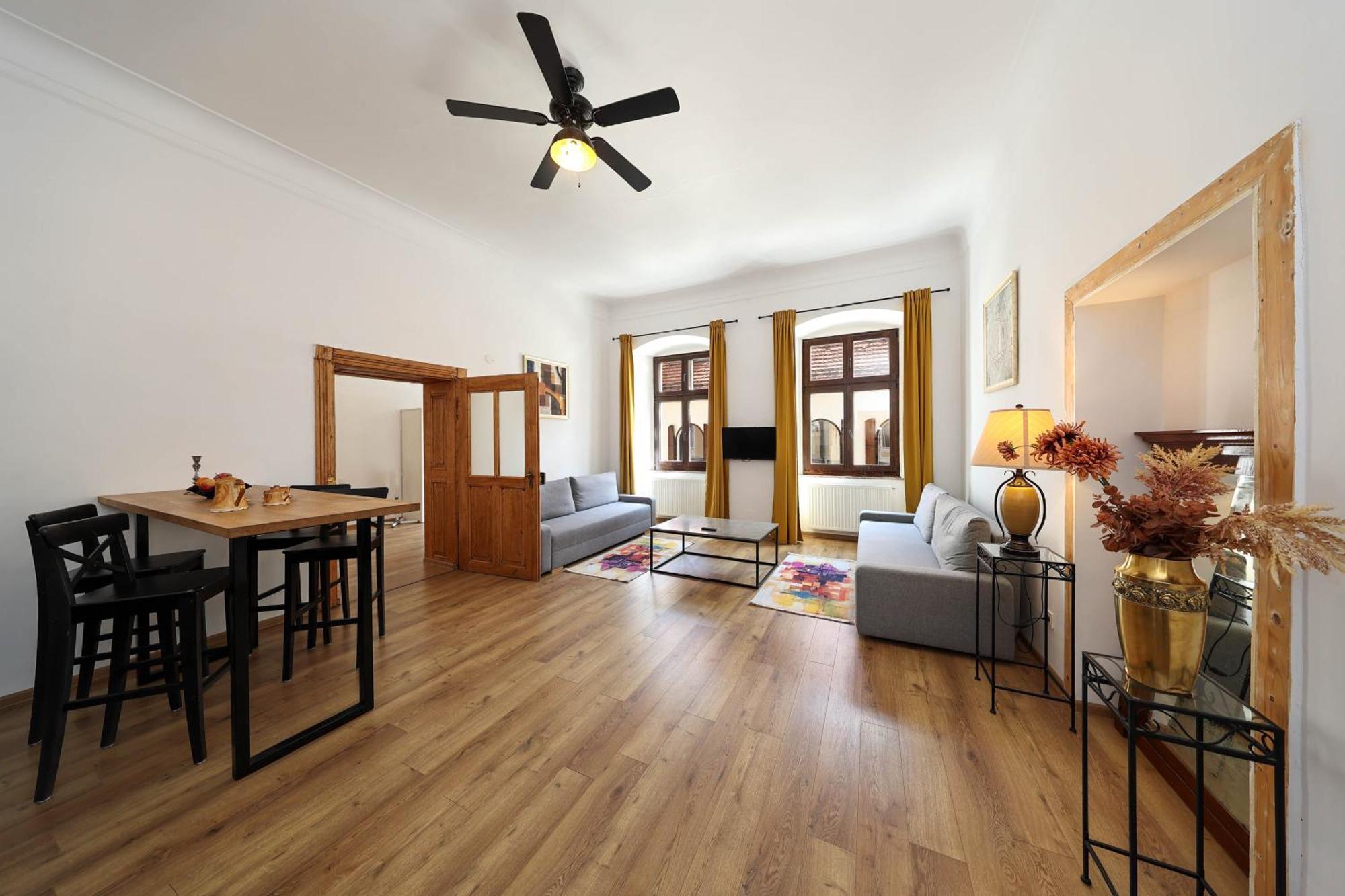 Hirscher Apartments Braşov Buitenkant foto