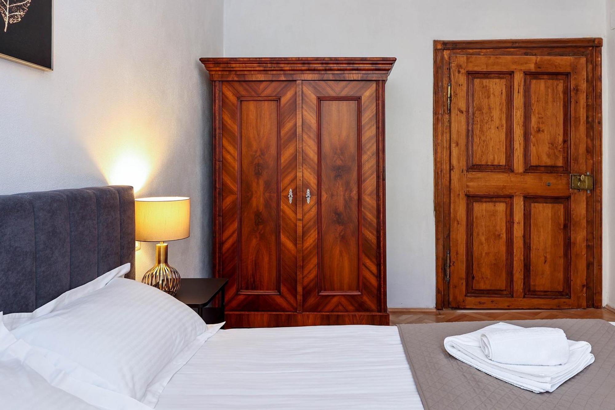 Hirscher Apartments Braşov Buitenkant foto